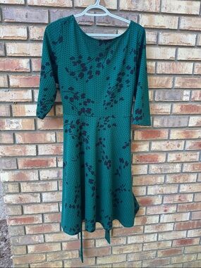 Leota Emerald Green Floral Midi Dress with Three-Quarter Sleeves